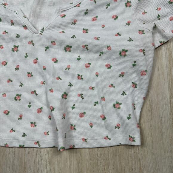 ASOS Design White Strawberry Floral Print Crop Top Short Sleeve V Neck Y2K 12 - Picture 2 of 10